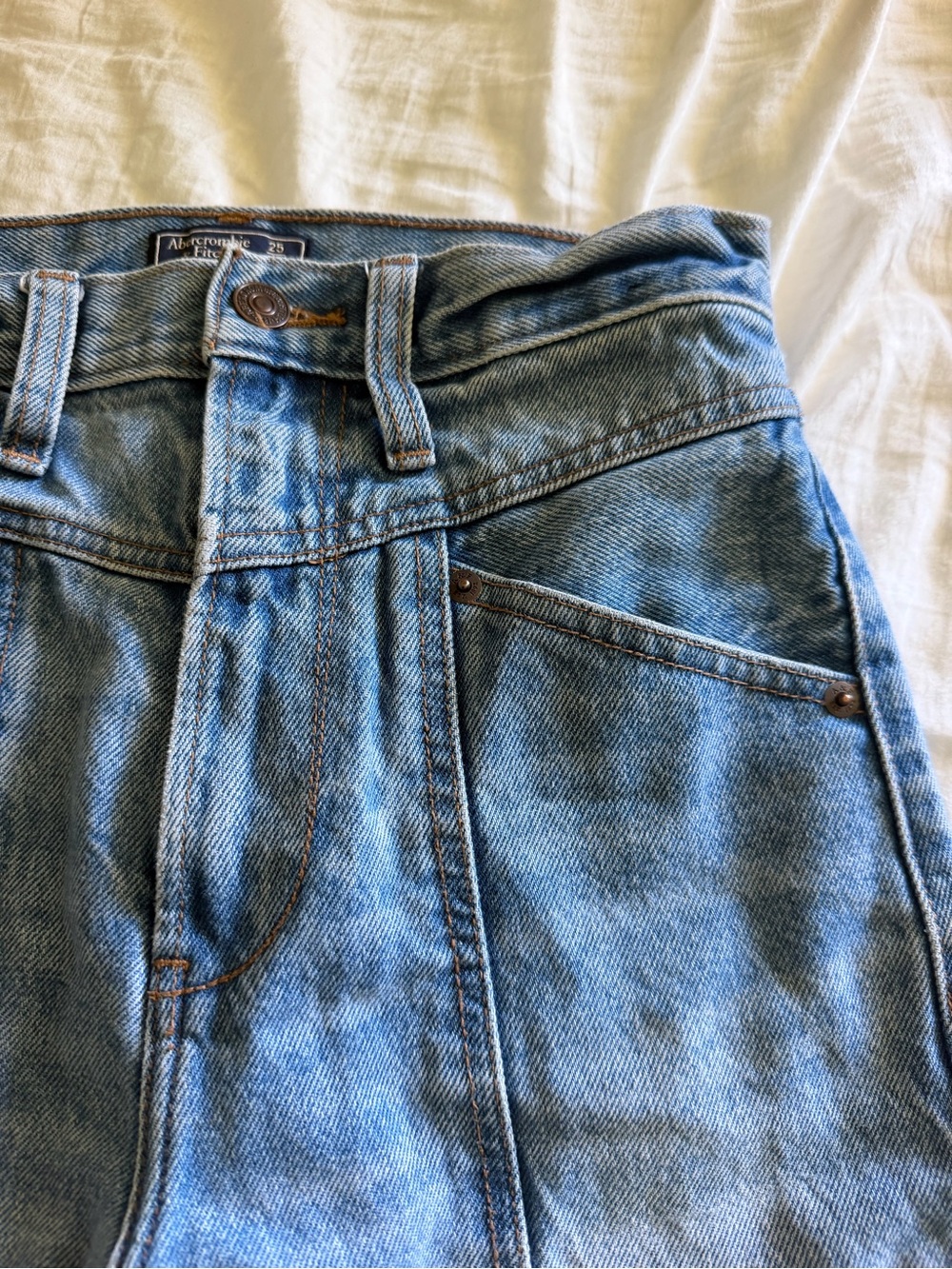 Abercrombie & Fitch Light Wash High-Rise Women's Jeans